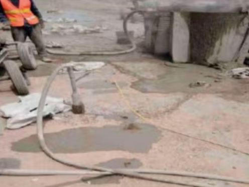 德庆水泥混凝土路面板底注浆技术 路面脱空注浆整治方案