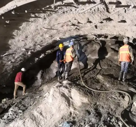 德庆拱顶带模注浆料的施工流程及注意事项